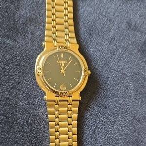 Vintage Gucci Gold Watch 9200M w Black Face / Original Gucci Case original owner